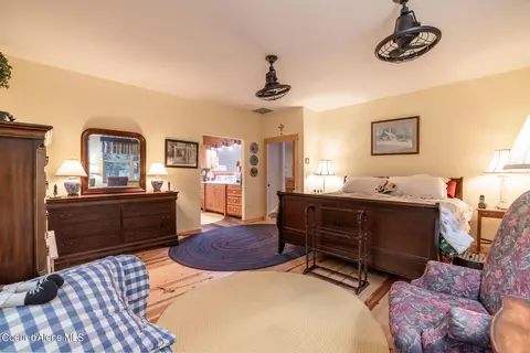 Bedroom - 10291 E Riley Loop, Athol, ID 83801 photo 2 of 4