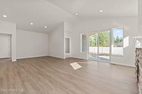 7876 N Girard Cir, Coeur D'alene, ID 83815