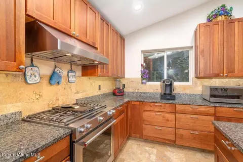 Kitchen - 10570 E Far Cry Rd, Athol, ID 83801 photo 7 of 8