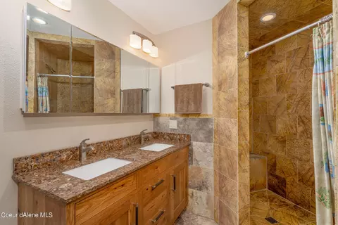 Bath - 10570 E Far Cry Rd, Athol, ID 83801 photo 1 of 4
