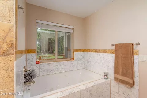 Bath - 10570 E Far Cry Rd, Athol, ID 83801 photo 3 of 4