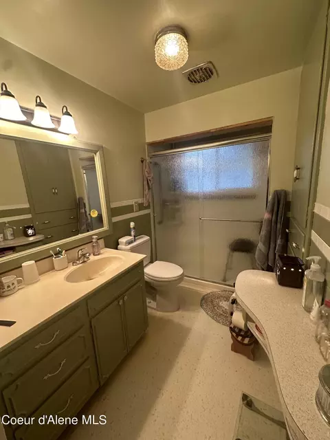 Bath - 132 W Brown Ave, Kellogg, ID 83837 photo 2 of 2