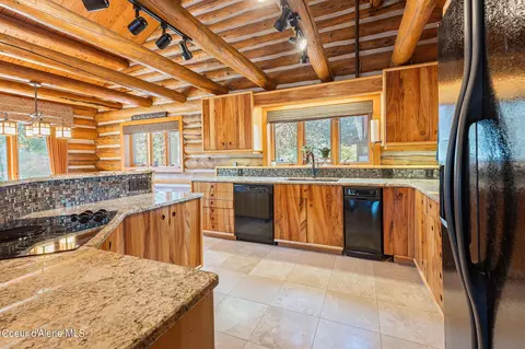 Kitchen - 701 Gooby Rd, Sandpoint, ID 83864 photo 2 of 7