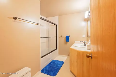 Bath - 701 Gooby Rd, Sandpoint, ID 83864 photo 1 of 4