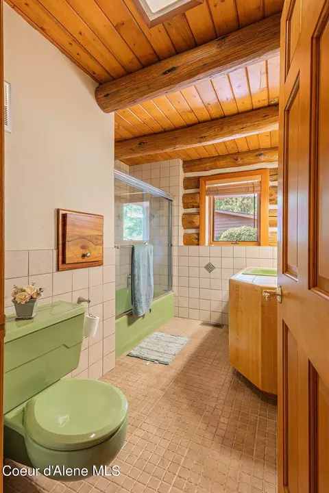Bath - 701 Gooby Rd, Sandpoint, ID 83864 photo 4 of 4