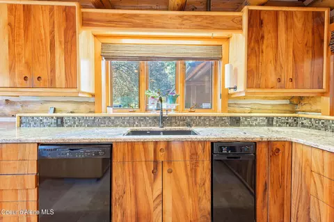 Kitchen - 701 Gooby Rd, Sandpoint, ID 83864 photo 3 of 7