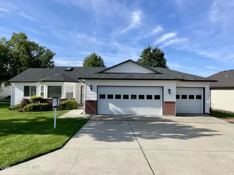 1026 W Oakwood Dr, Hayden, ID 83835