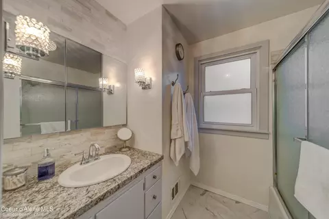 Bath - 122 E Mullan Ave, Kellogg, ID 83837 photo 1 of 3
