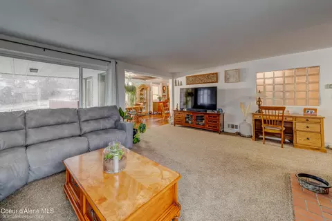 Living - 122 E Mullan Ave, Kellogg, ID 83837 photo 3 of 5