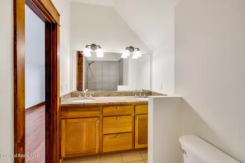Bath - 515 Bunker Ave #3, Kellogg, ID 83837 photo 3 of 6
