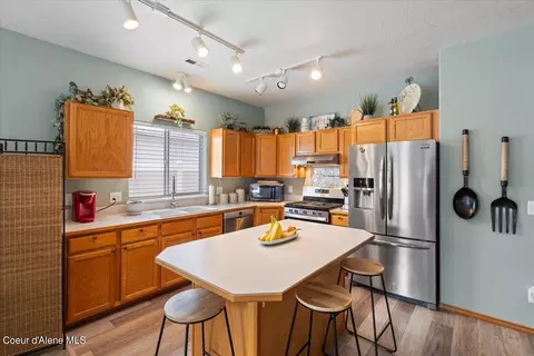 Kitchen - 241 W Frontier Trl, Post Falls, ID 83854 photo 2 of 4
