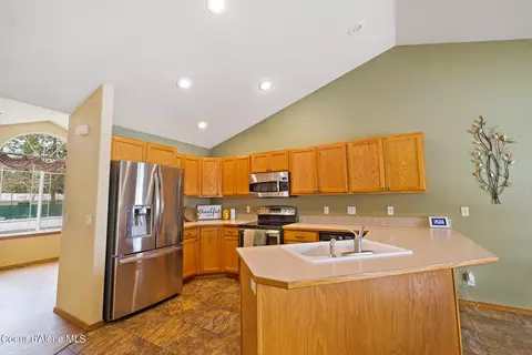 Kitchen - 4580 E Weatherby Ave, Post Falls, ID 83854 photo 1 of 2