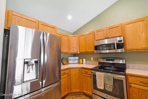 Kitchen - 4580 E Weatherby Ave, Post Falls, ID 83854 photo 2 of 2