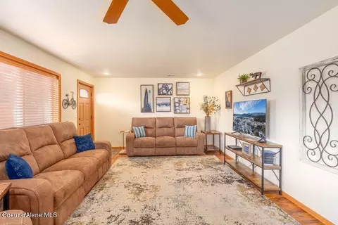 Living - 208 S 4th St, Dover, ID 83825 photo 3 of 4