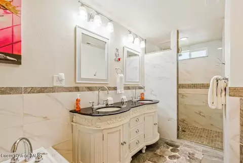 Bath - 208 S 4th St, Dover, ID 83825 photo 1 of 4