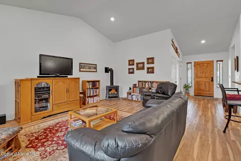 Living - 114 Blazing Saddle, Pinehurst, ID 83850 photo 2 of 3