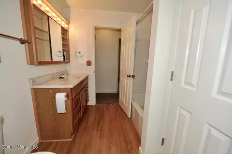 Bath - 224 S 2nd Ave, Sandpoint, ID 83864 photo 3 of 3