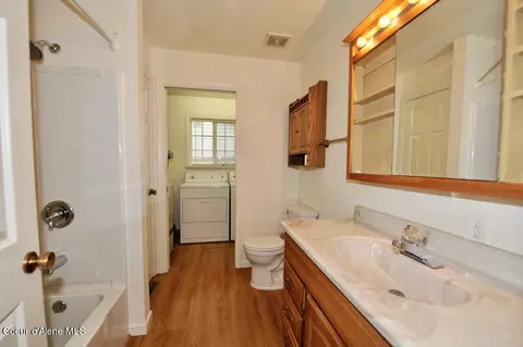 Bath - 224 S 2nd Ave, Sandpoint, ID 83864 photo 1 of 3