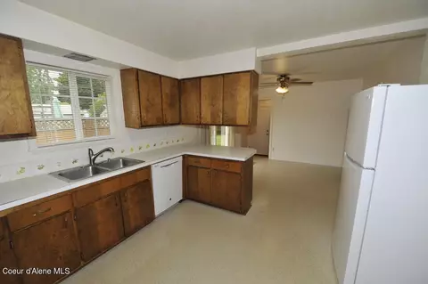 Kitchen - 224 S 2nd Ave, Sandpoint, ID 83864 photo 3 of 6
