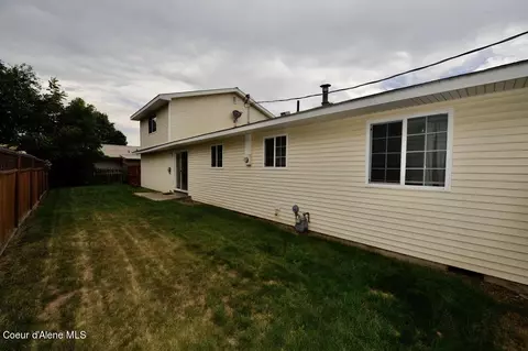 Exterior - 224 S 2nd Ave, Sandpoint, ID 83864 photo 8 of 13