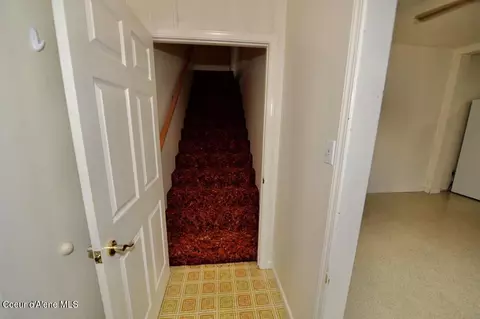 Entry Way - 224 S 2nd Ave, Sandpoint, ID 83864 photo 2 of 2