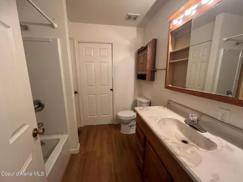 Bath - 224 S 2nd Ave, Sandpoint, ID 83864 photo 2 of 3