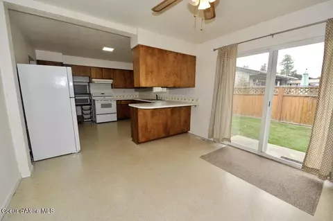 Kitchen - 224 S 2nd Ave, Sandpoint, ID 83864 photo 5 of 6