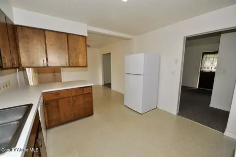 Kitchen - 224 S 2nd Ave, Sandpoint, ID 83864 photo 4 of 6