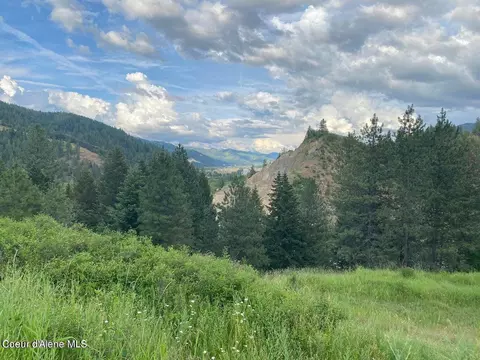 255 Pinetree Dr, Pinehurst, ID 83850