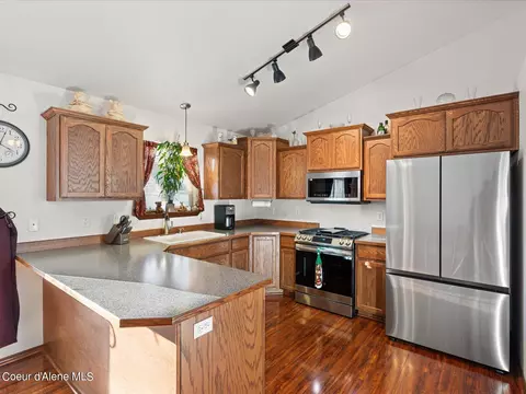 Kitchen - 8499 N Boysenberry Loop, Hayden, ID 83835 photo 3 of 4