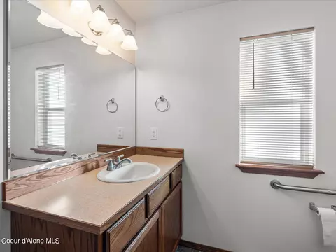 Bath - 8499 N Boysenberry Loop, Hayden, ID 83835 photo 2 of 3