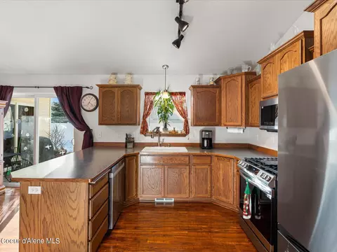 Kitchen - 8499 N Boysenberry Loop, Hayden, ID 83835 photo 4 of 4