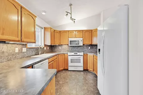 Kitchen - 1507 E Plaza Dr, Post Falls, ID 83854 photo 2 of 3