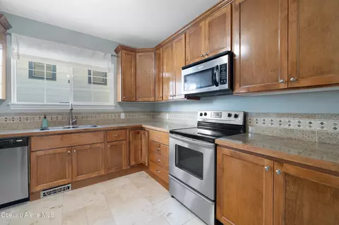 Kitchen - 127 Kellogg Ave, Kellogg, ID 83837 photo 2 of 4