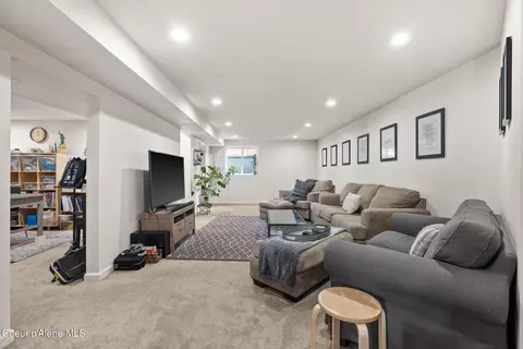 Living - 3211 E 65th Ave, Spokane, WA 99223 photo 6 of 6