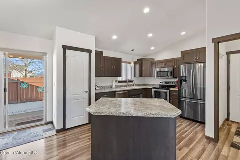 Kitchen - 2130 E Decaro Loop, Post Falls, ID 83854 photo 2 of 4