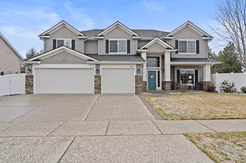 8559 N Courcelles Pkwy, Hayden, ID 83835