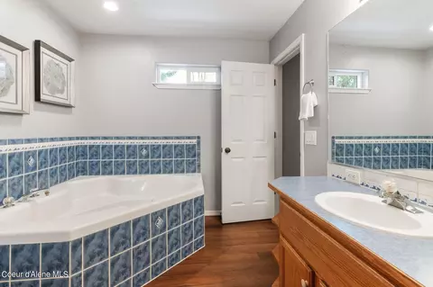 Bath - 5074 E Shoreline Dr, Post Falls, ID 83854 photo 1 of 5
