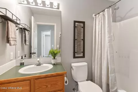 Bath - 5074 E Shoreline Dr, Post Falls, ID 83854 photo 2 of 5