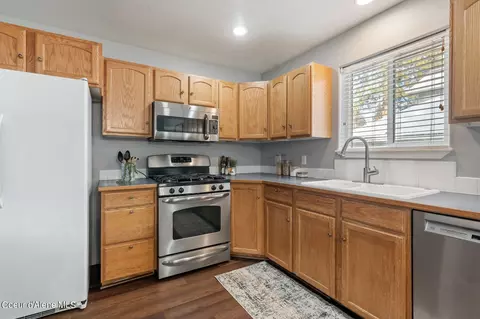 Kitchen - 5074 E Shoreline Dr, Post Falls, ID 83854 photo 3 of 4