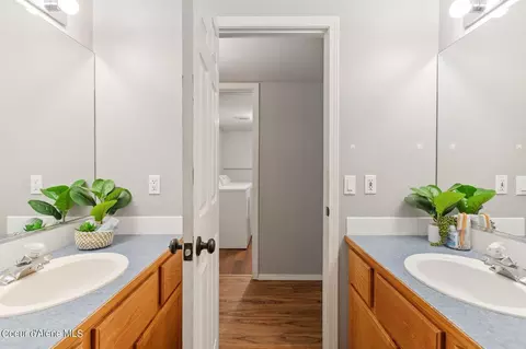 Bath - 5074 E Shoreline Dr, Post Falls, ID 83854 photo 4 of 5