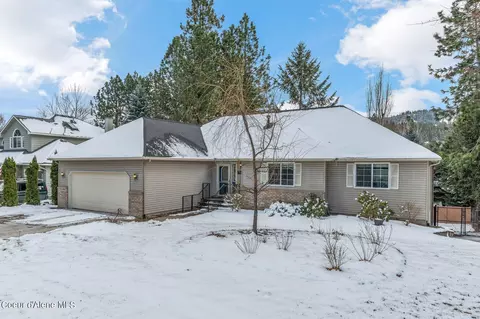 5074 E Shoreline Dr, Post Falls, ID 83854