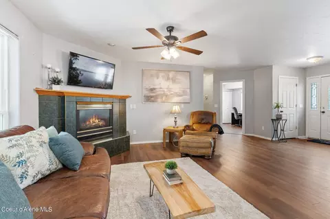 Living - 5074 E Shoreline Dr, Post Falls, ID 83854 photo 6 of 6