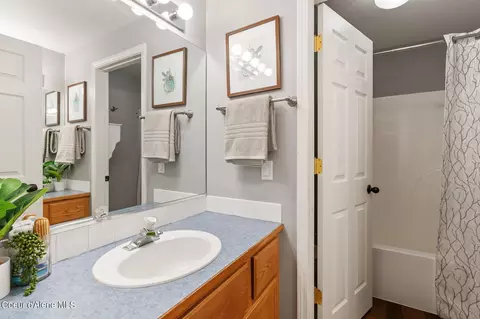 Bath - 5074 E Shoreline Dr, Post Falls, ID 83854 photo 5 of 5