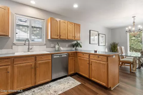 Kitchen - 5074 E Shoreline Dr, Post Falls, ID 83854 photo 2 of 4