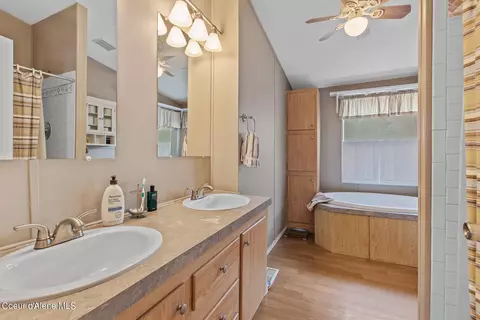 Bath - 7284 E Forest View Rd, Athol, ID 83801 photo 1 of 3