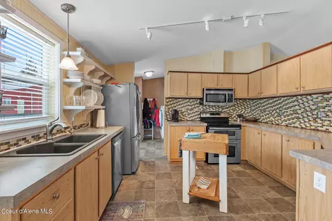 Kitchen - 7284 E Forest View Rd, Athol, ID 83801 photo 2 of 4