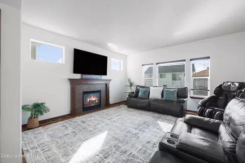 Living - 1692 E Warbler Ln, Post Falls, ID 83854 photo 1 of 5