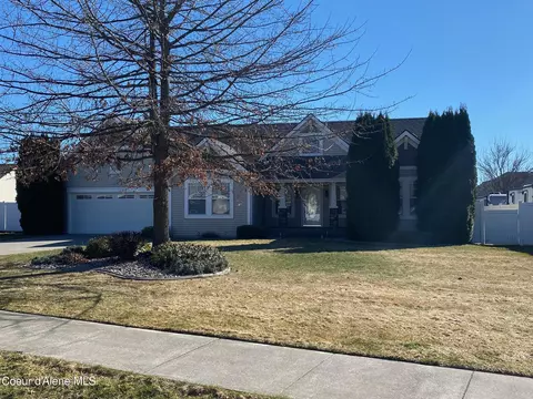 3040 W Bayberry Ct, Hayden, ID 83835