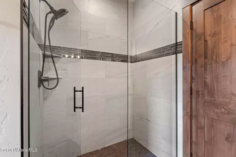 Bath - 8221 E Scout Trail Rd, Athol, ID 83801 photo 4 of 5